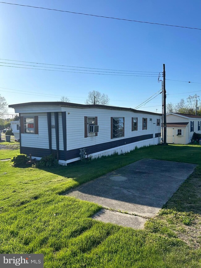 211 Bordic Rd, Reading, PA 19606 - photo 3