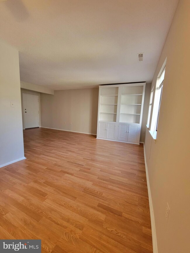 1805 Snow Meadow Ln unit 201, Baltimore, MD 21209 - photo 2