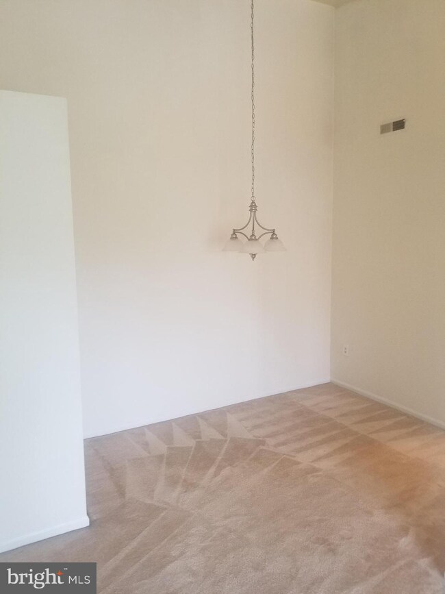 9574 Jayhawk Terrace unit 302, Manassas, VA 20110 - photo 4