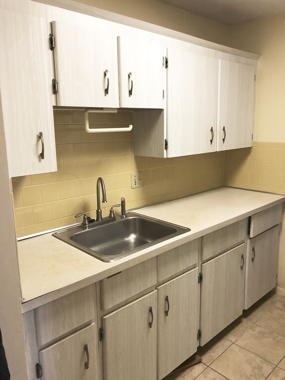 Sagamore Place Condominiums unit 215, Quincy, MA 02171 - photo 2