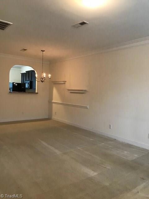 Dinning area to kitchen