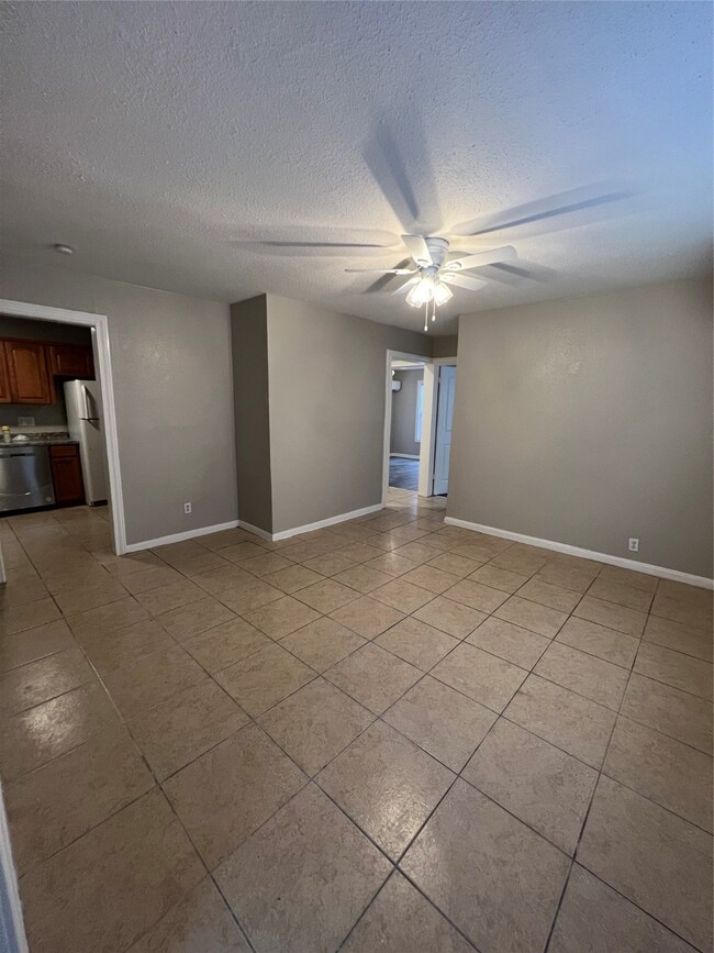 5606 Robertson St unit 1, Houston, TX 77009 - photo 5