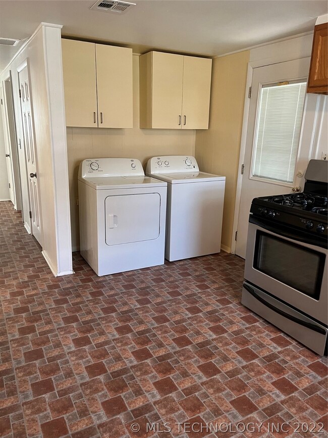 Washer and Dryer stay!