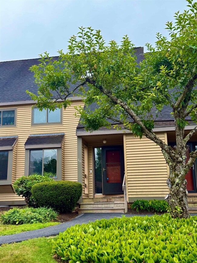 16 Winchester Ct, Pembroke, NH 03275 - photo 2