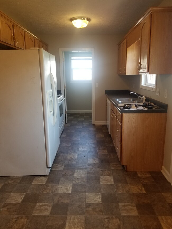 423 Brook Hollow Cir, Manchester, TN 37355 - photo 7