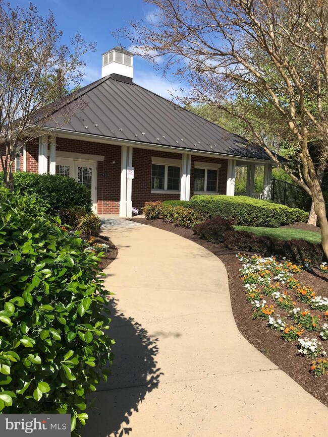 9720 Holmes Place unit 203, Manassas Park, VA 20111 - photo 3