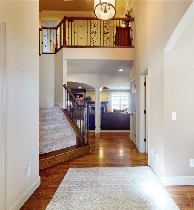 Beautiful 2-story entry is very welcoming