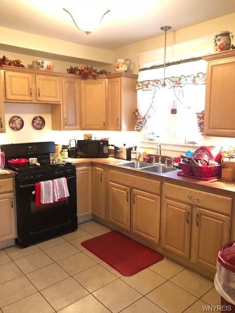 Chefs kitchen indeed w a tile easy to clean floor