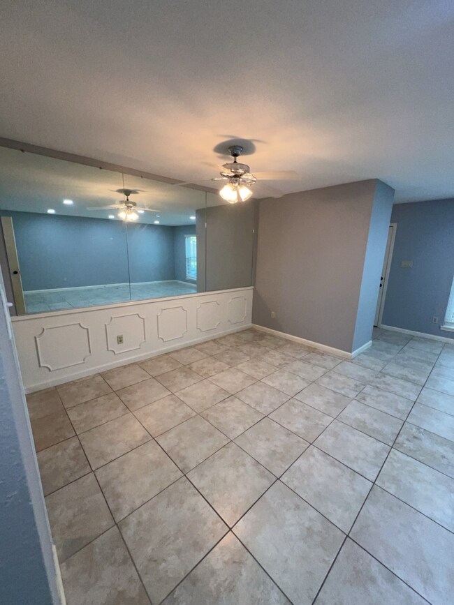 10379 Briar Forest Dr unit 43, Houston, TX 77042 - photo 6