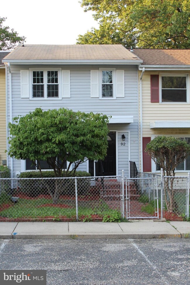 92 Daimler Dr unit 25, Capitol Heights, MD 20743 - photo 2