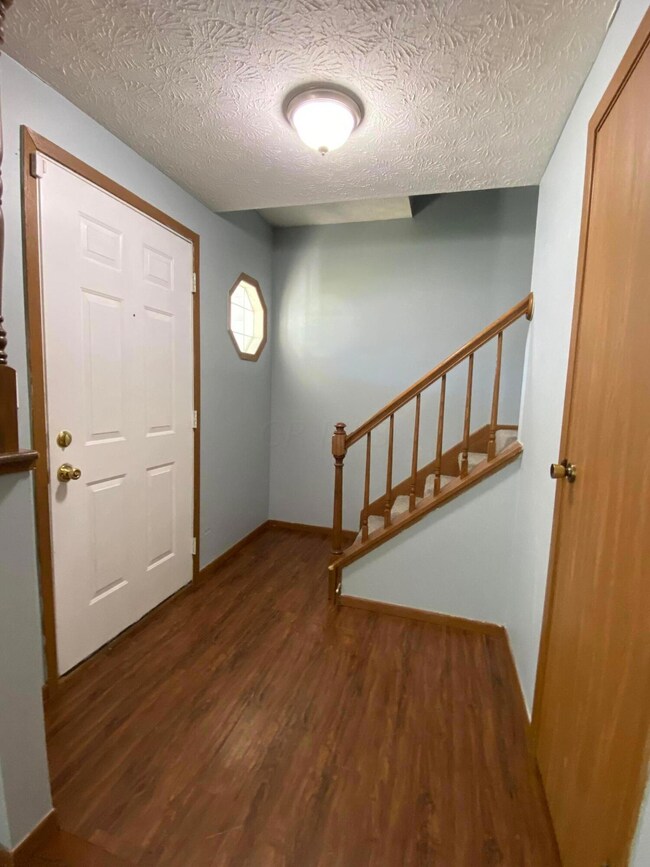 751 Cherry Grove Ct, Columbus, OH 43228 - photo 3