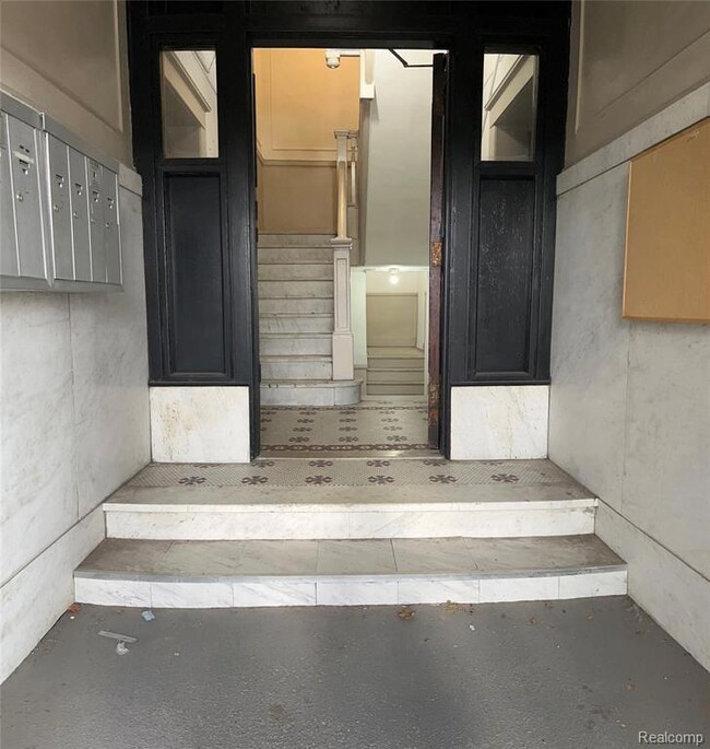 287 E Edsel Ford Fwy unit 8, Detroit, MI 48202 - photo 2