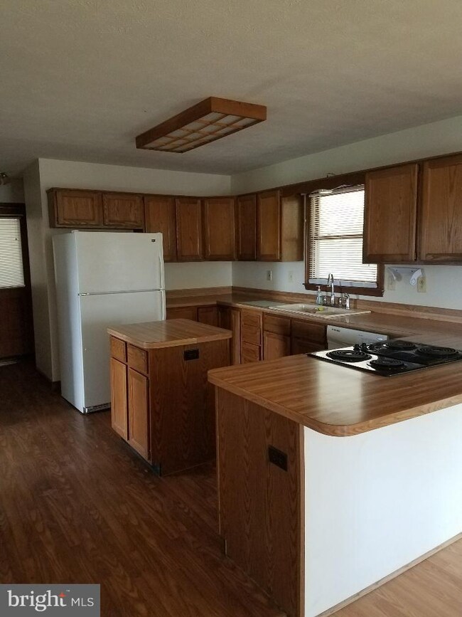 322 Junction Rd, Strasburg, VA 22657 - photo 4