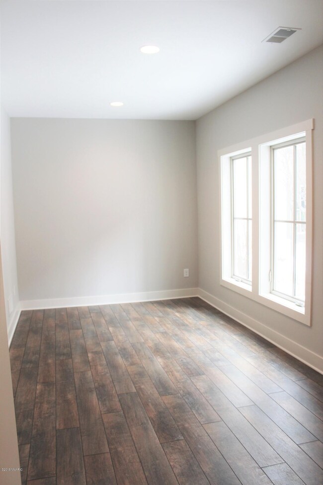 2024 Celadon Dr NE unit 107, Grand Rapids, MI 49525 - photo 7