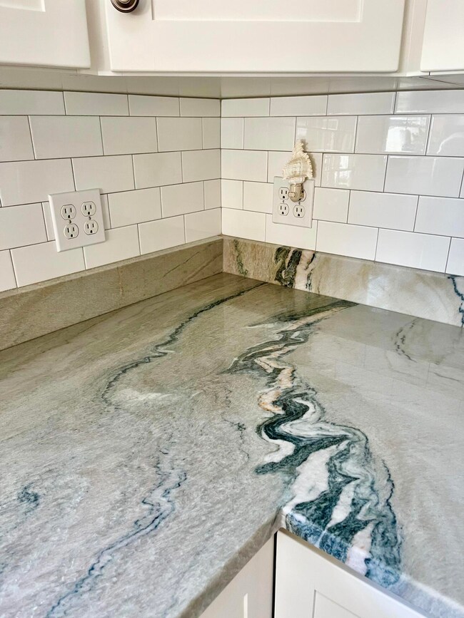 Subway Tile & Gorgeous Granite