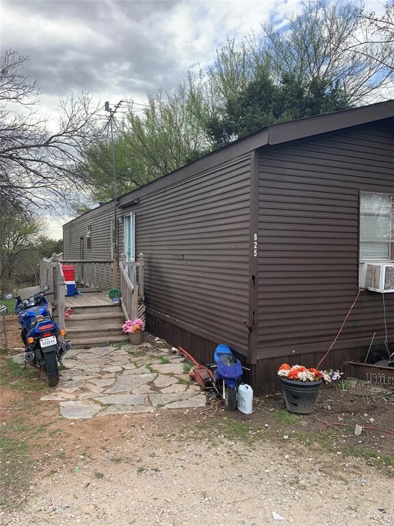 825 Pease River Dr, Granbury, TX 76048 - photo 2