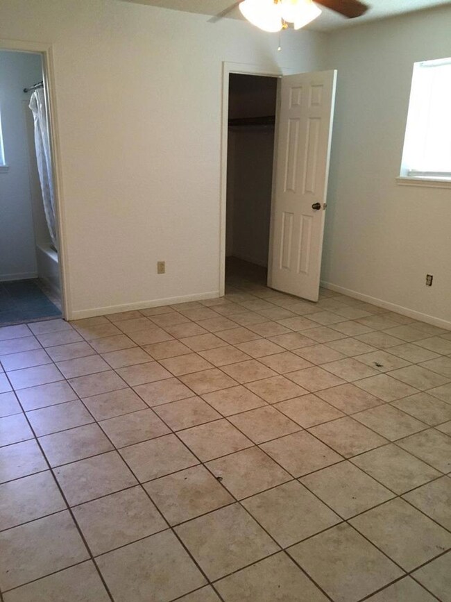 3100 El Camino St, Bay City, TX 77414 - photo 7