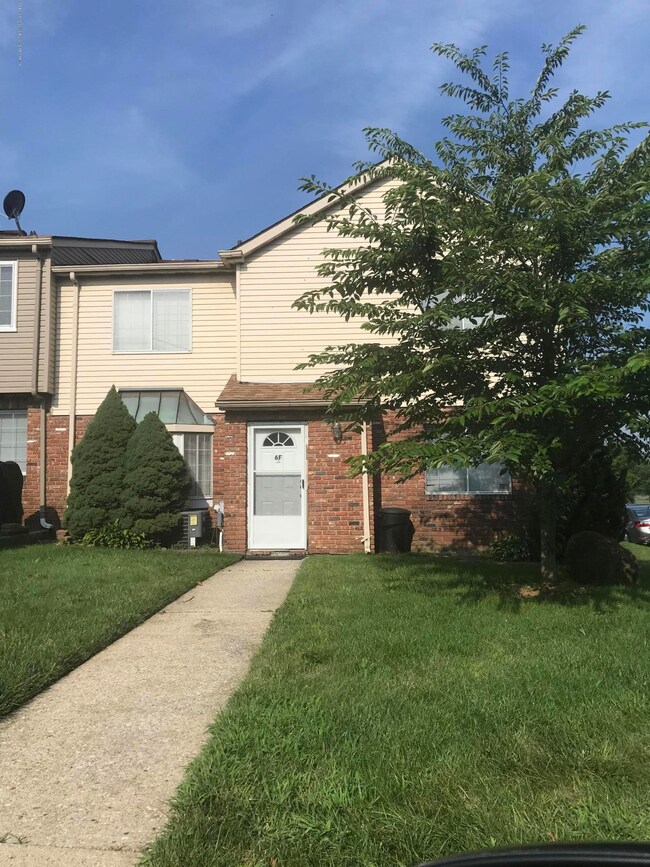 6 Revere Ln unit F, Staten Island, NY 10306 - photo 2