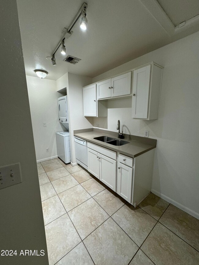 1916 N 32nd St unit U202, Phoenix, AZ 85008 - photo 3