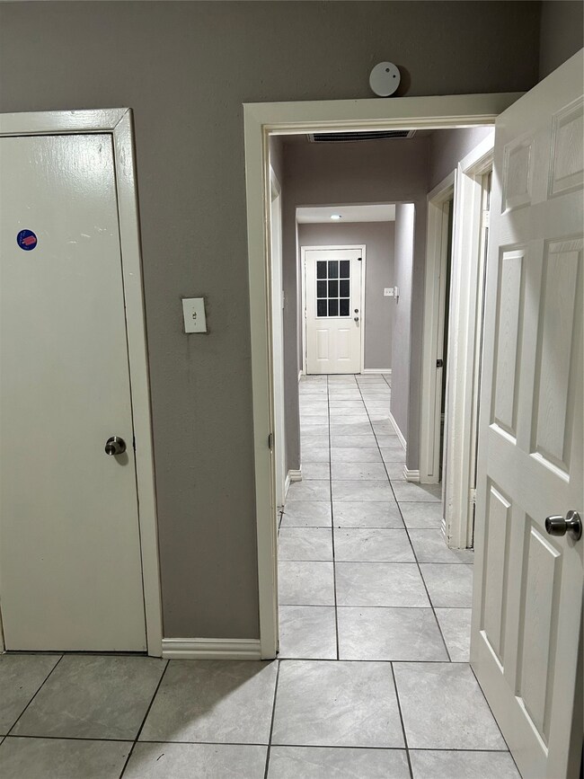 5918 Annunciation St, Houston, TX 77016 - photo 3