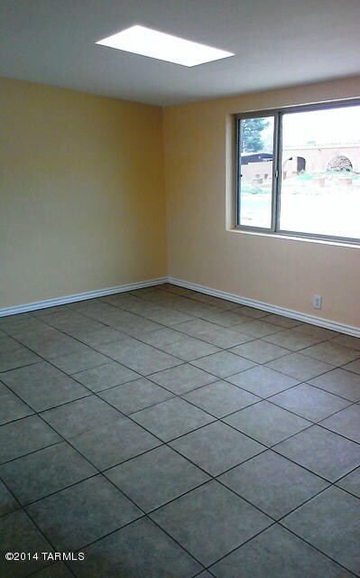 LIVING ROOM 6