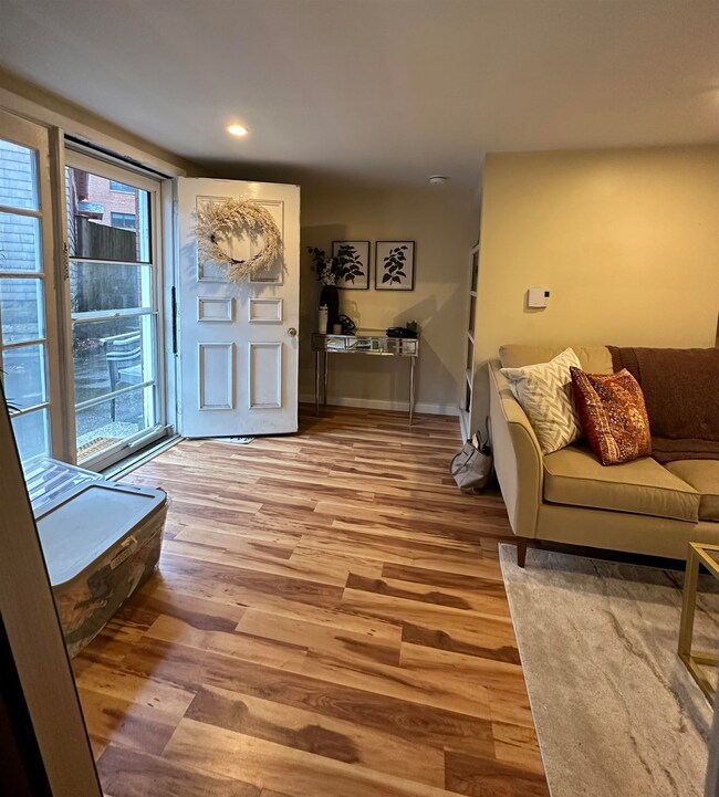 241 Middle St unit 11, Portsmouth, NH 03801 - photo 6