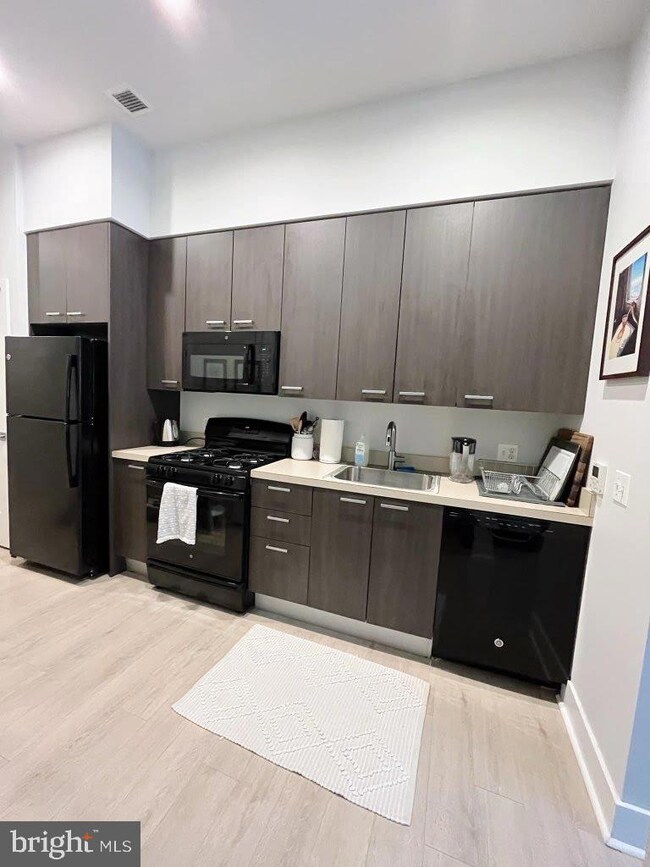 525 Water St SW unit 204, Washington, DC 20024 - photo 6