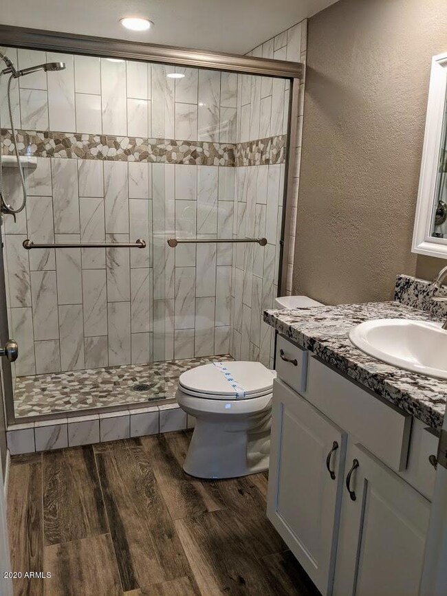302 N Sycamore master shower
