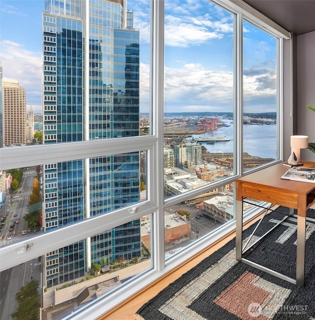 The Emerald unit 2402, Seattle, WA 98101 - photo 2