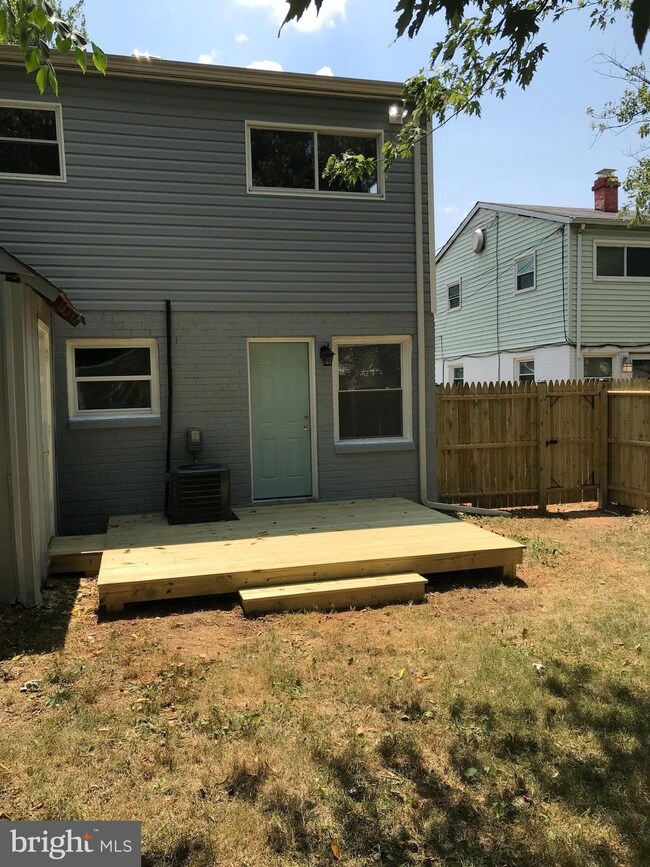 6718 Vermont Ct, Hyattsville, MD 20785 - photo 4