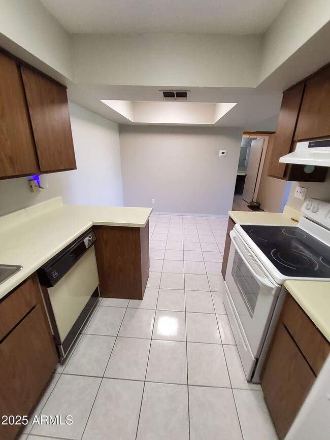 4444 E Paradise Village Pkwy N unit 231, Phoenix, AZ 85032 - photo 3