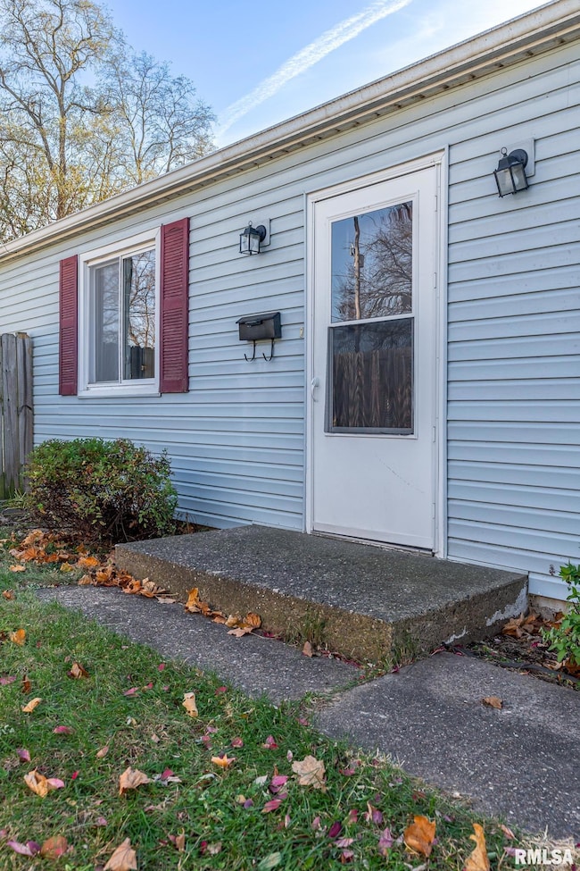 1310 39th St, Moline, IL 61265 - photo 2