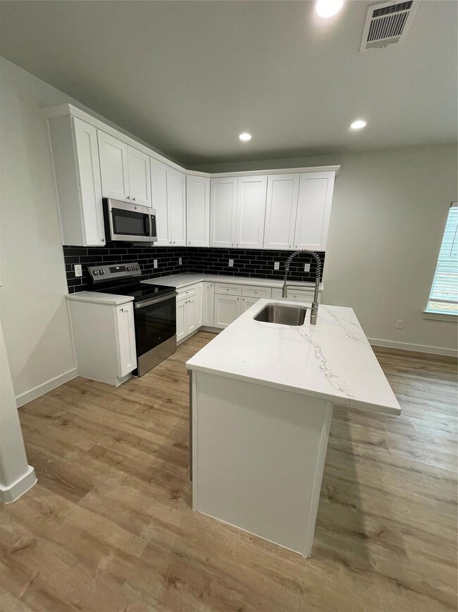 818 Dubois St, Denison, TX 75020 - photo 3