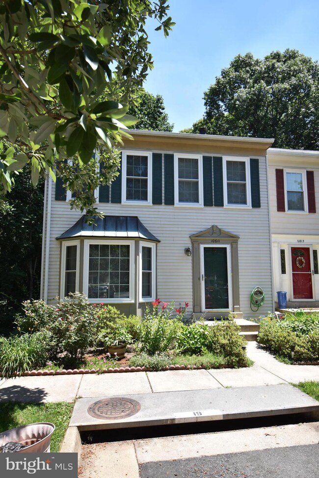 10611 Alison Dr, Burke, VA 22015 - photo 2