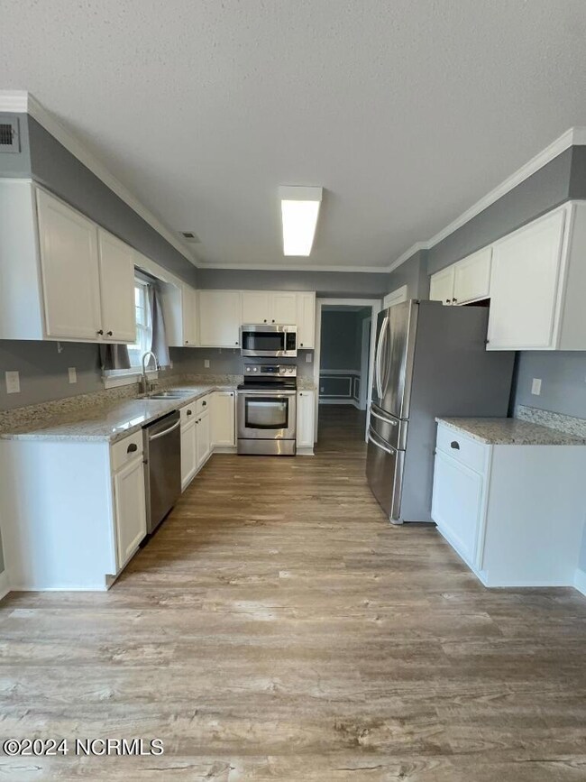 124 Plantation Blvd, Jacksonville, NC 28540 - photo 3