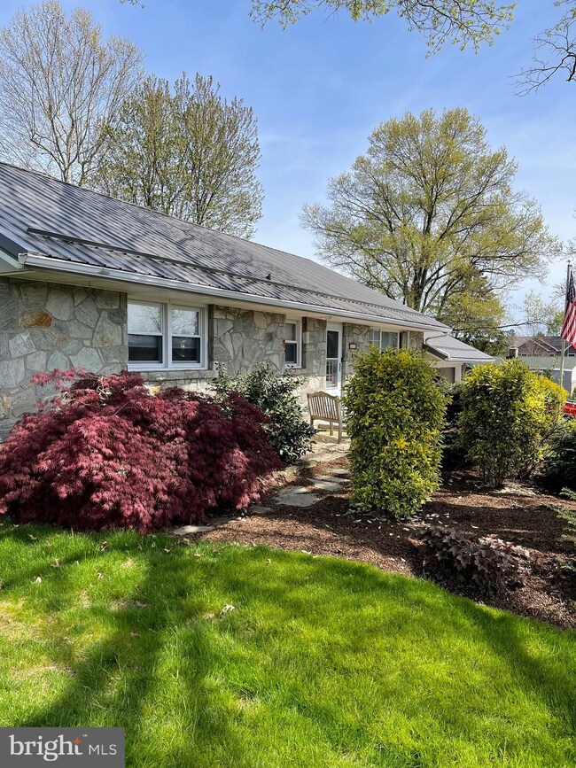 311 Robin Rd, Hershey, PA 17033 - photo 2