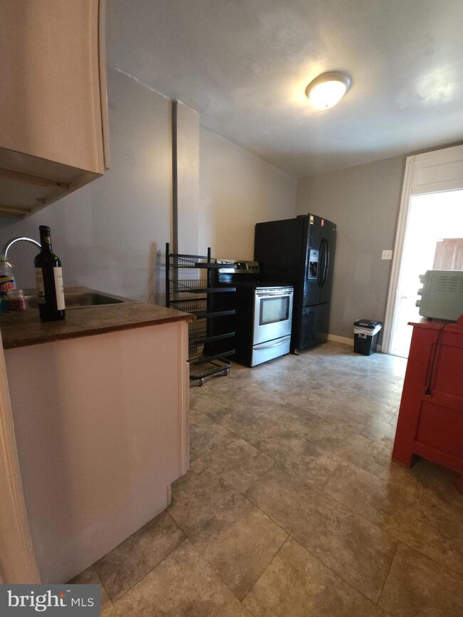 321 S 17 1 2 St, Reading, PA 19602 - photo 6