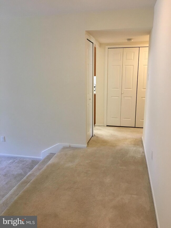 1657 Parkcrest Cir unit 101, Reston, VA 20190 - photo 2
