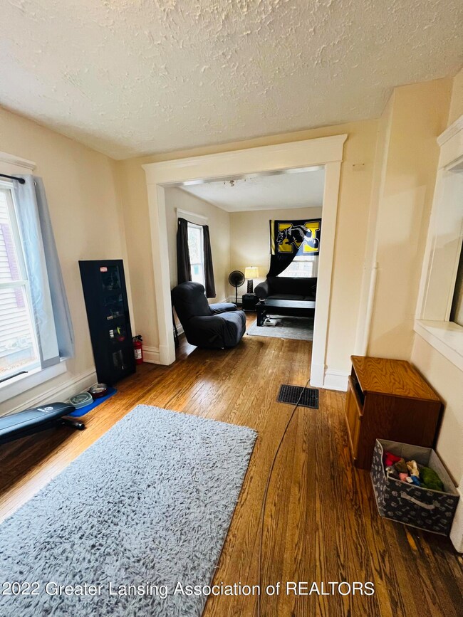 904 N Sycamore St, Lansing, MI 48906 - photo 7