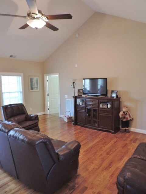 149 Honeywood Dr, West Union, SC 29696 - photo 5