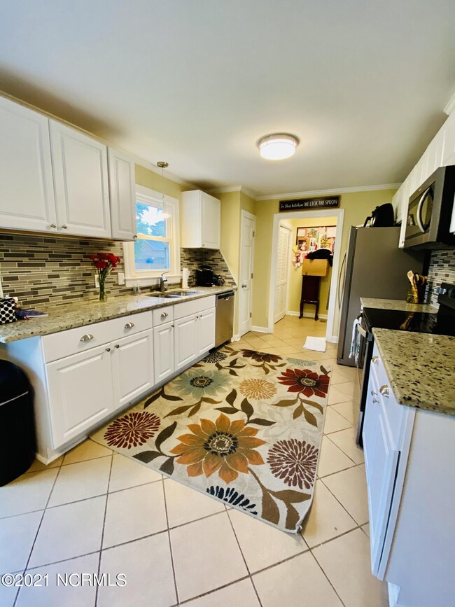 546 Chaucer Dr, Winterville, NC 28590 - photo 2