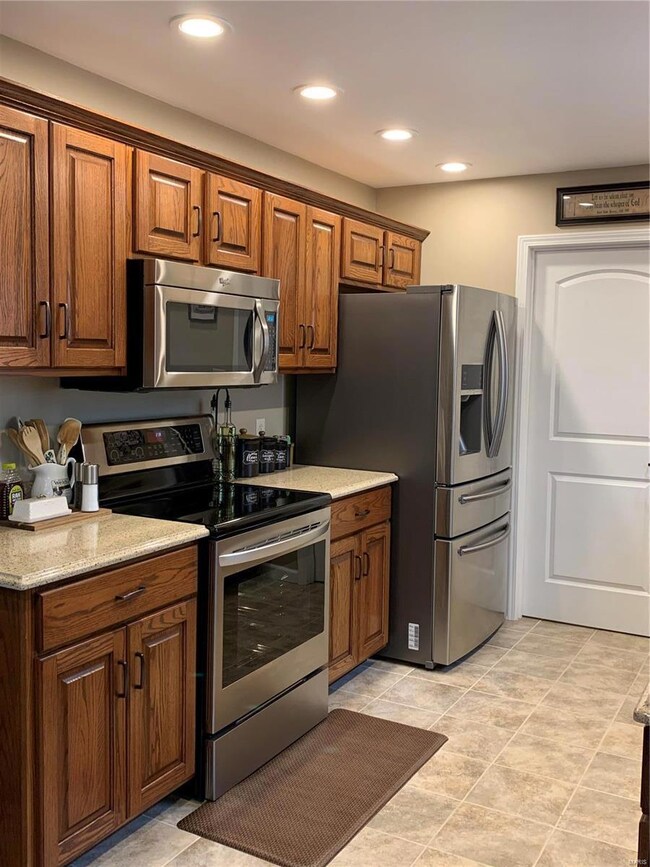 231 Murfield Dr, Poplar Bluff, MO 63901 - photo 2