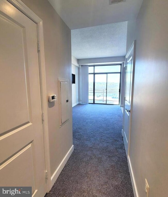 The Eclipse unit 602W, Arlington, VA 22202 - photo 2