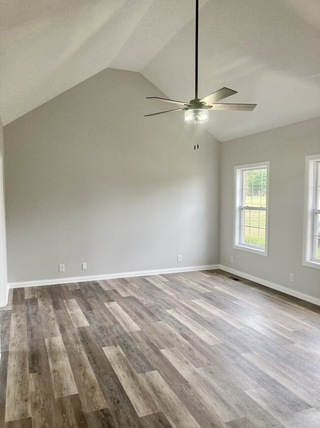 703B N Russell St unit B, Portland, TN 37148 - photo 2