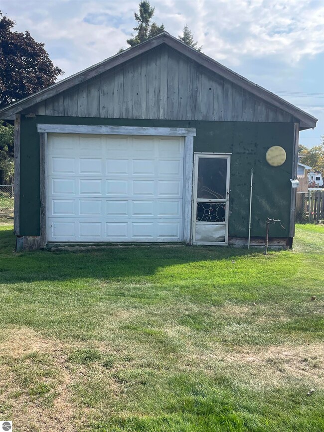 213 Alice St, East Tawas, MI 48730 - photo 6