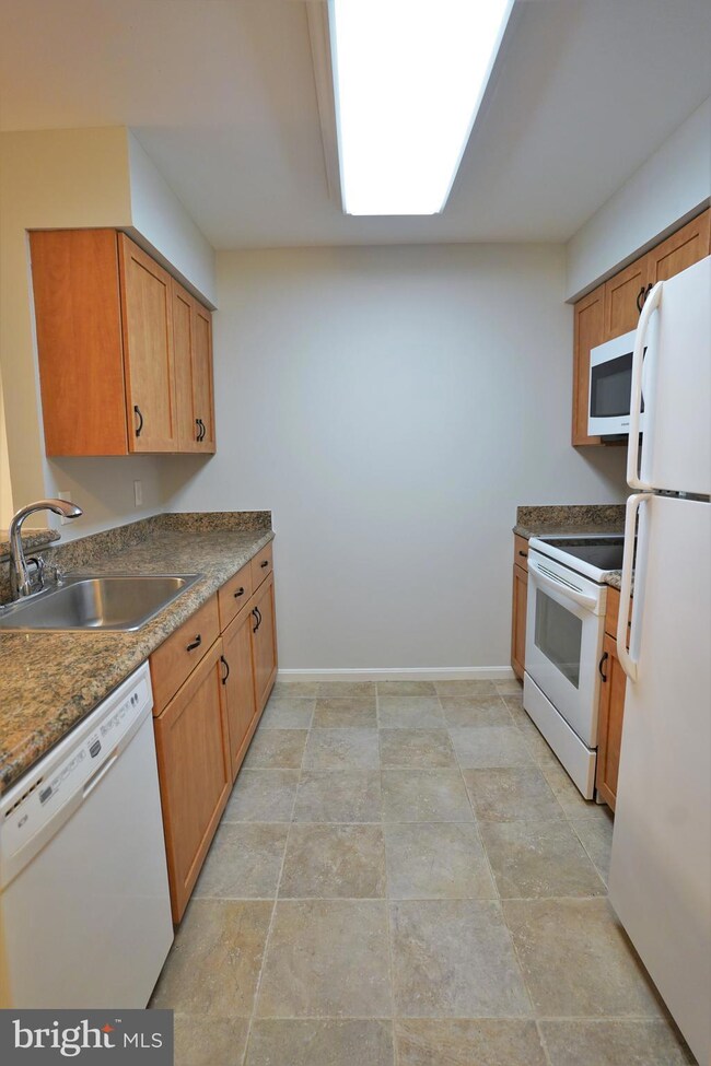 5837 Orchard Hill Ct, Clifton, VA 20124 - photo 4