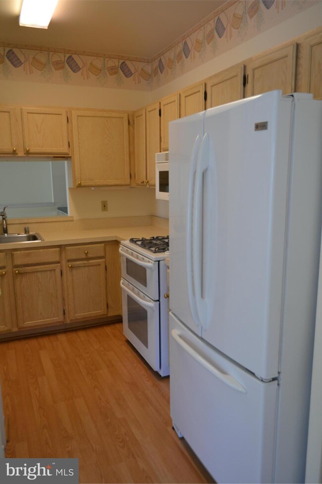 8815 Groffs Mill Dr unit 8815, Owings Mills, MD 21117 - photo 2