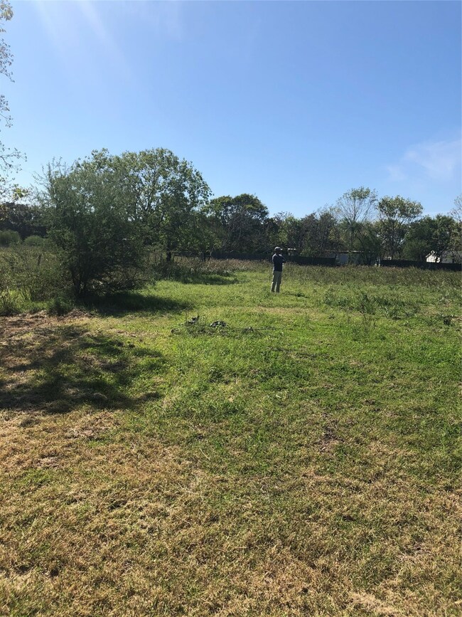 2134 Fm 1875 Rd unit C, Beasley, TX 77417 - photo 2