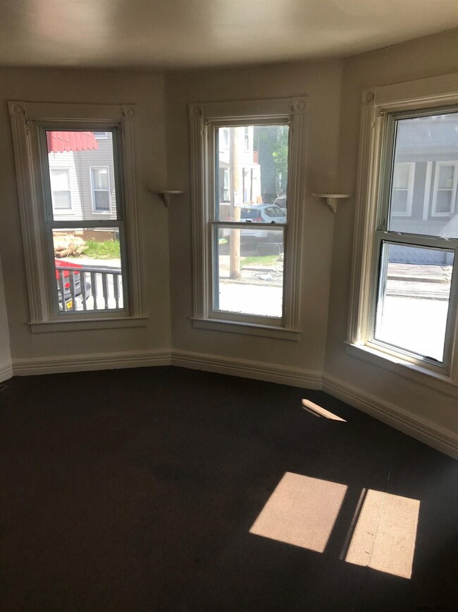 15 Moyston St, Schenectady, NY 12307 - photo 3