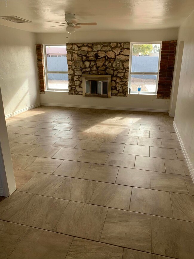 1711 N 47th Place, Phoenix, AZ 85008 - photo 2